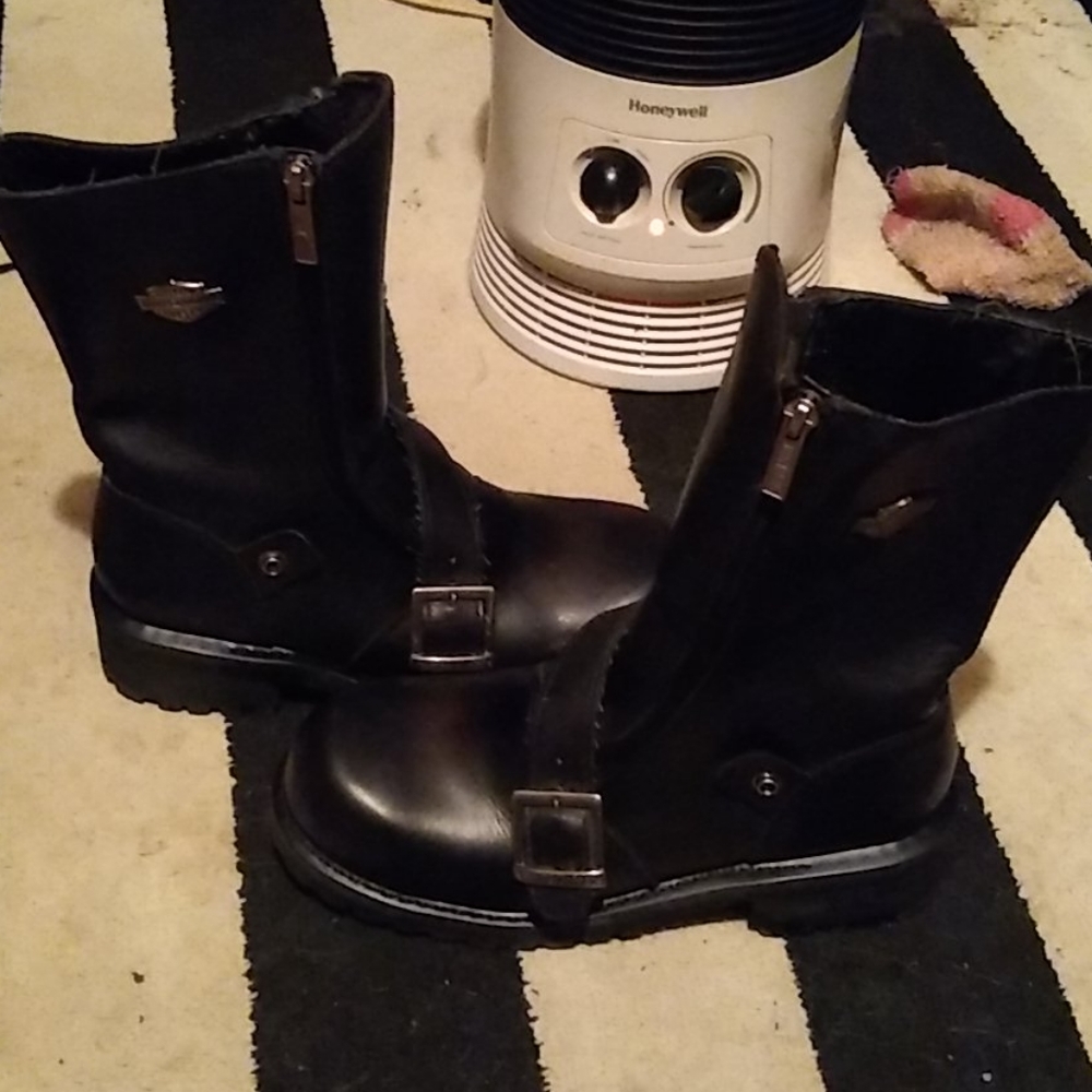 Boots - Picture 2 of 4
